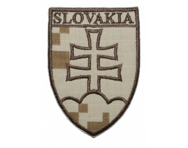 Nášivka “SLOVAKIA znak” 8,5x6cm – digital púšť