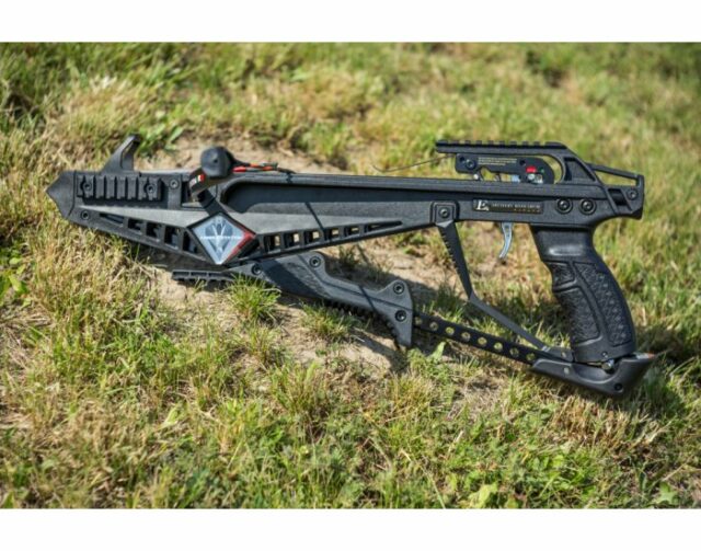 Kuša reflexná Ek-Archery COBRA R9 De Luxe 90lb – čierna